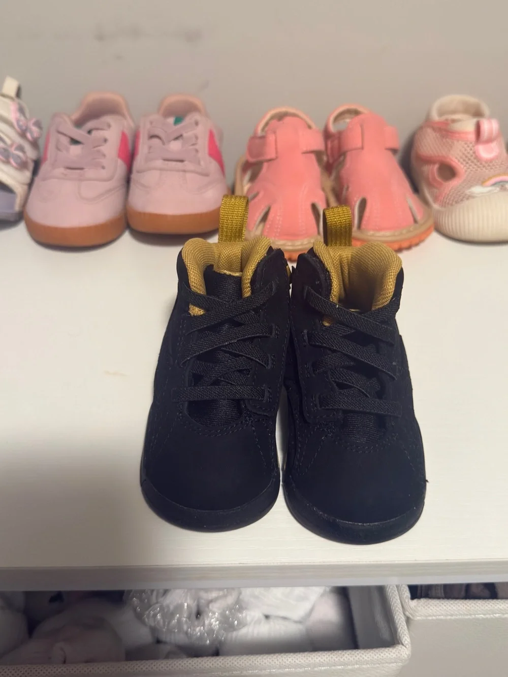 Nike Kids Black and Gold Low-Top Sneakers